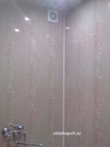 Ремонт ванной панелями ПВХ "Клен золотистый"