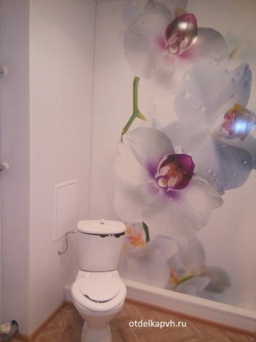 Ремонт туалета панелями ПВХ "Белые матовые+рисунок"