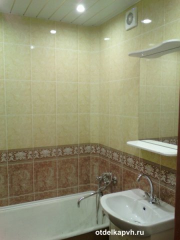 Ремонт ванной панелями ПВХ "Лев золото"
